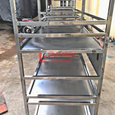 xe đẩy trạm sạc inox